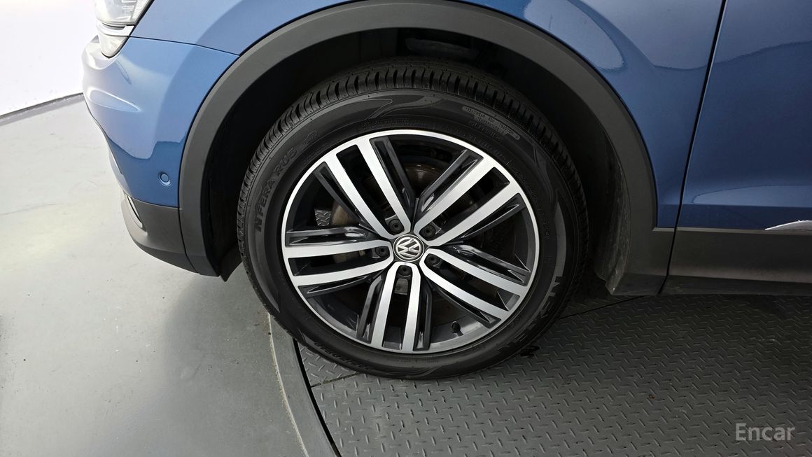 Volkswagen Tiguan - фото 4
