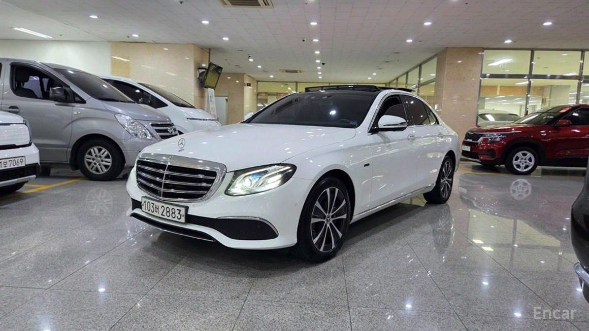 Mercedes-Benz E-Class - фото 0