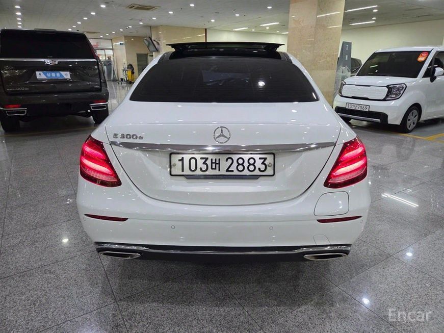 Mercedes-Benz E-Class - фото 3