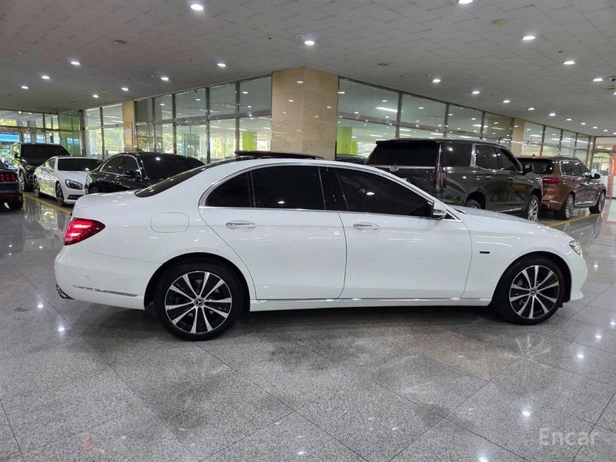 Mercedes-Benz E-Class - фото 4