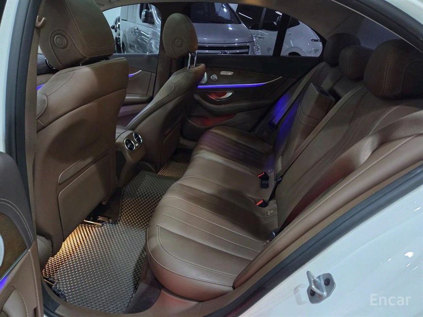 Mercedes-Benz E-Class - фото 6