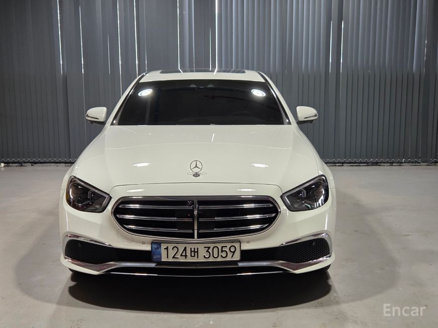 Mercedes-Benz E-Class - фото 1