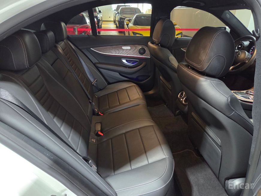 Mercedes-Benz E-Class - фото 4