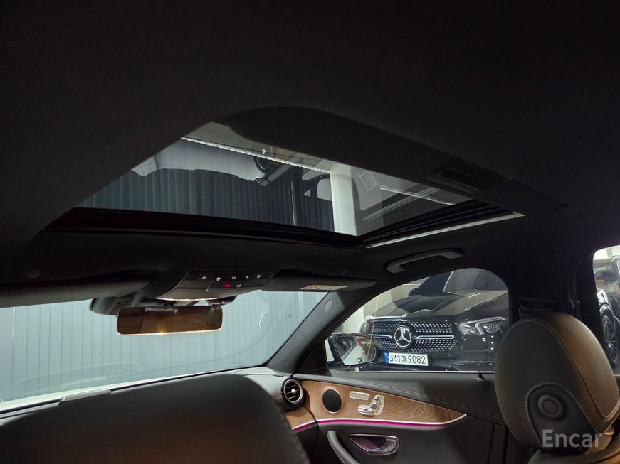 Mercedes-Benz E-Class - фото 6