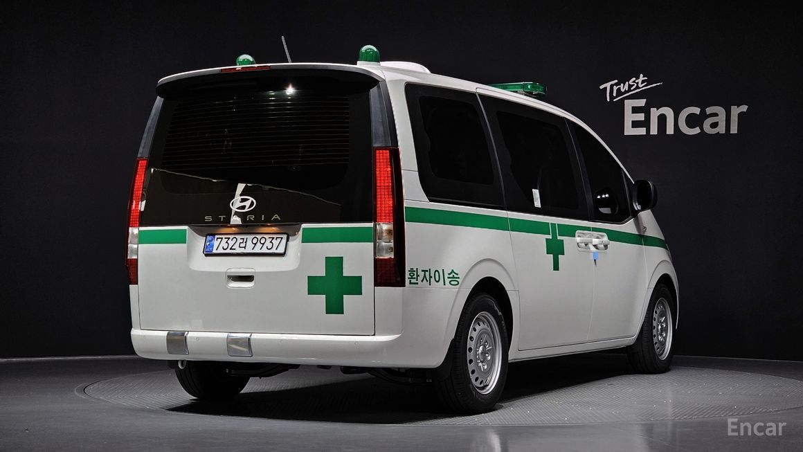 Hyundai Staria - фото 1