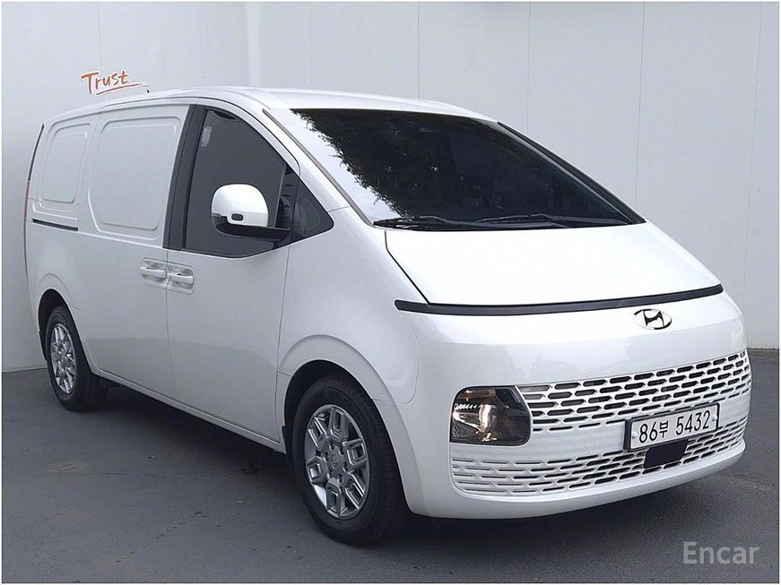 Hyundai Staria - фото 0
