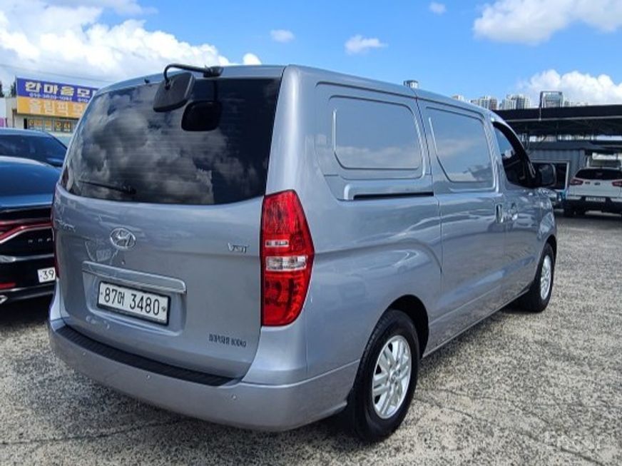 Hyundai Starex - фото 1