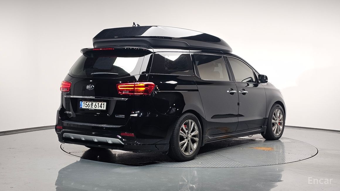 Kia Carnival - фото 1