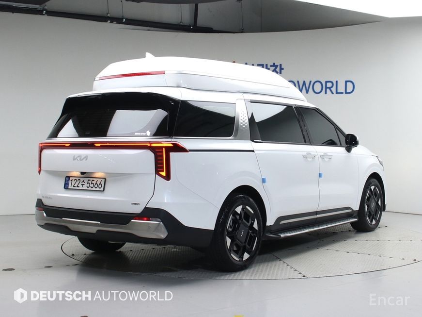 Kia Carnival - фото 1