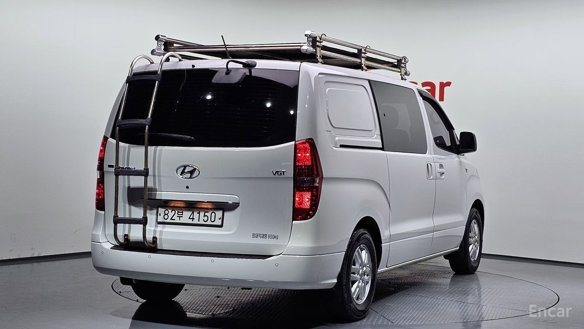 Hyundai Starex - фото 1