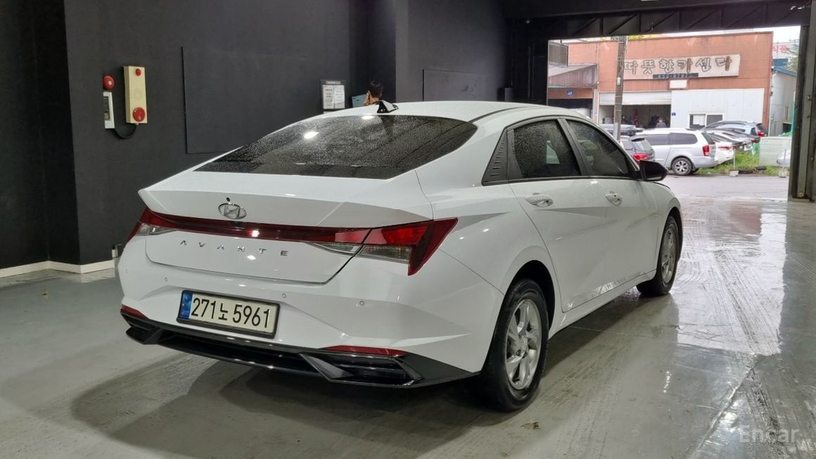 Hyundai Avante - фото 1