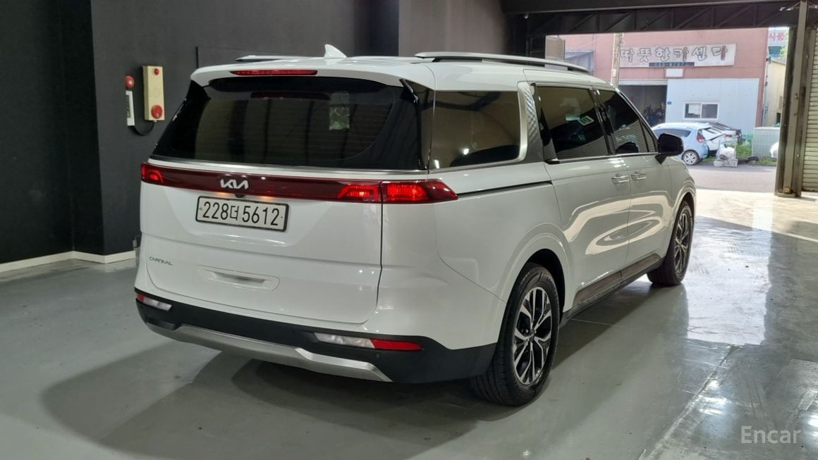 Kia Carnival - фото 1