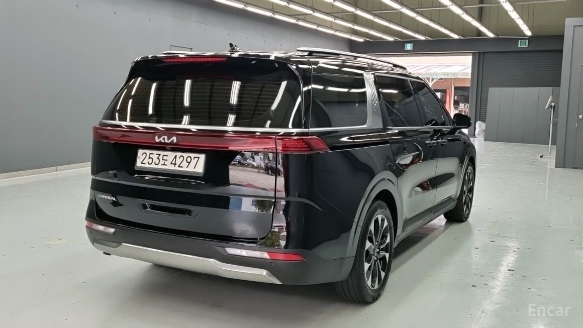 Kia Carnival - фото 1