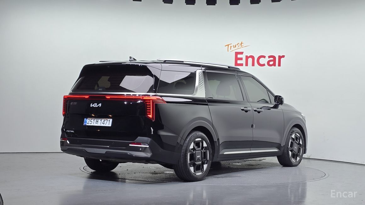 Kia Carnival - фото 1