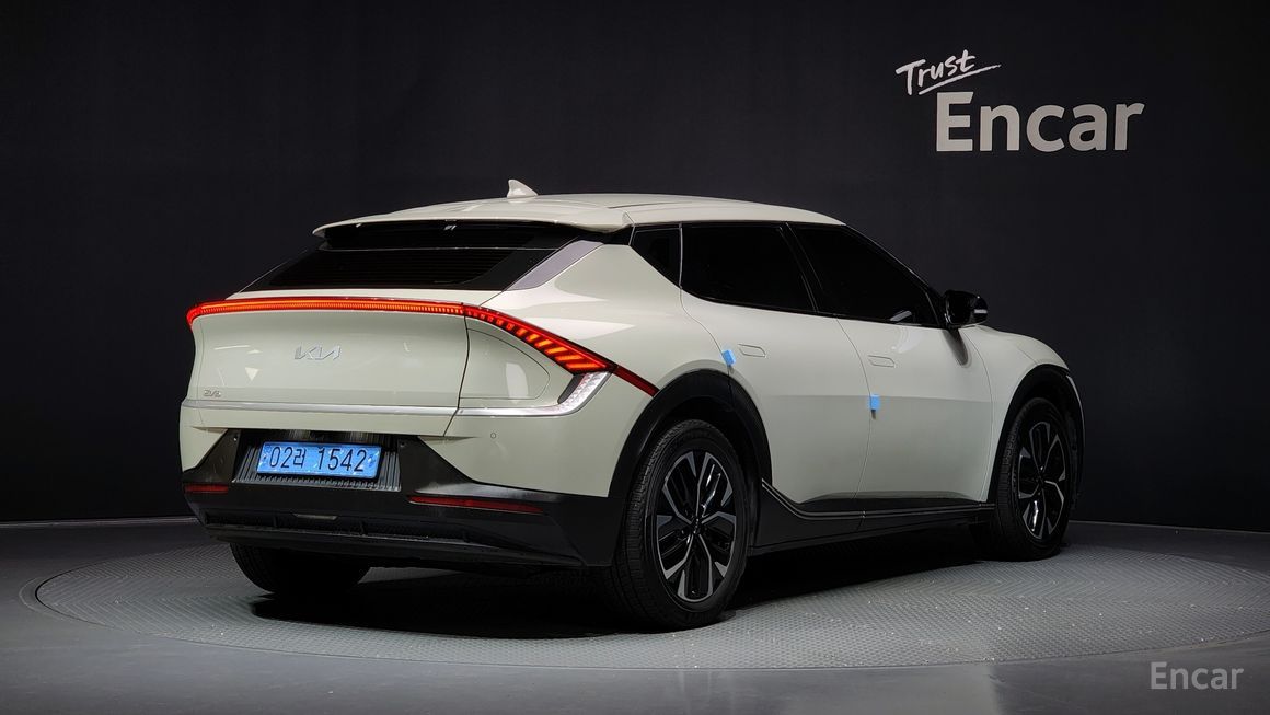 Kia EV6 - фото 1