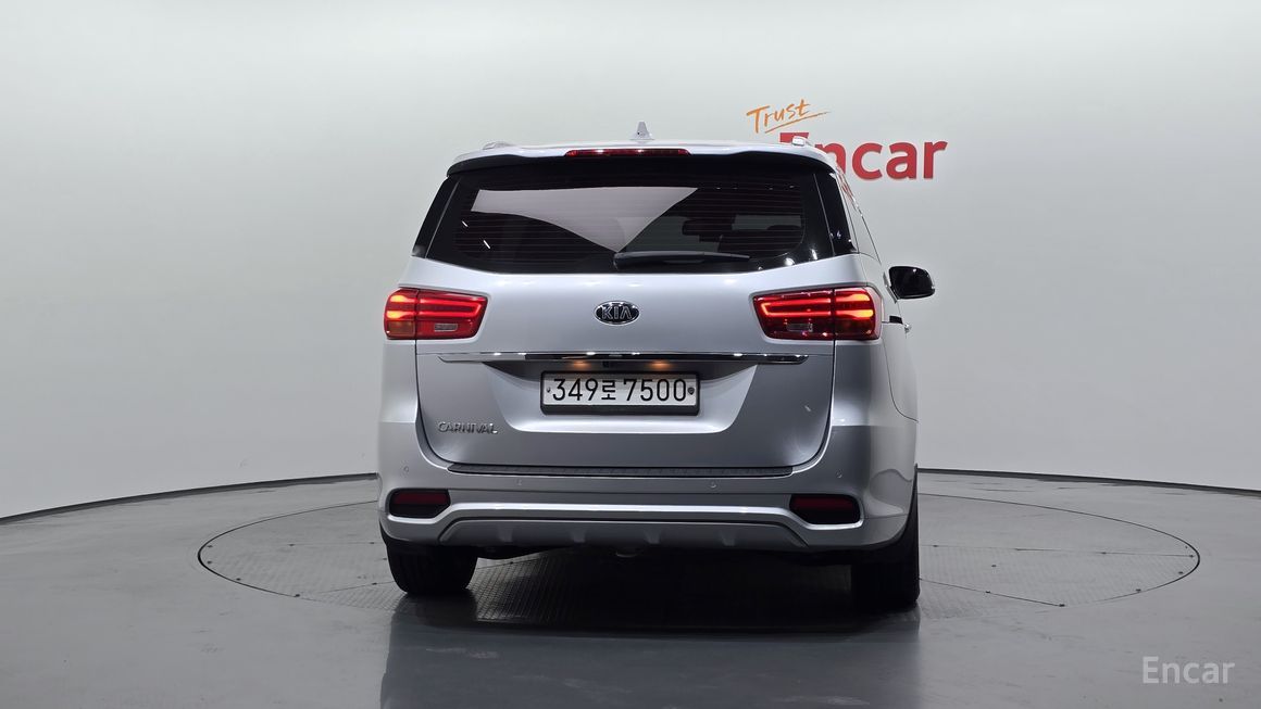 Kia Carnival - фото 3
