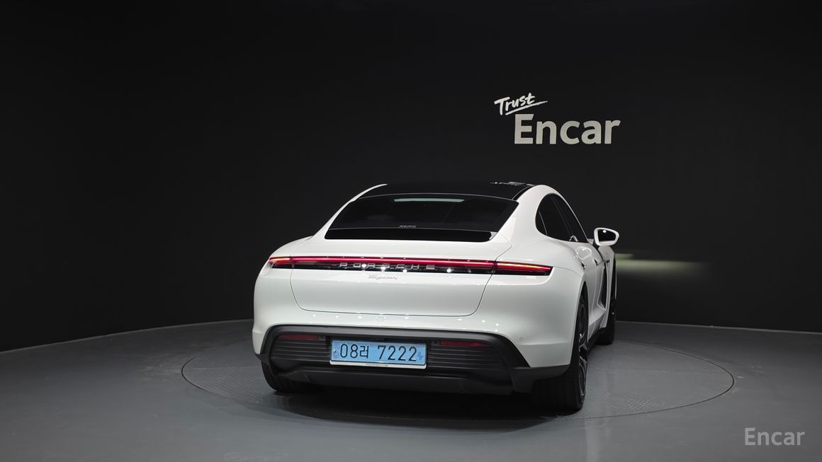 Porsche Taikan - фото 3