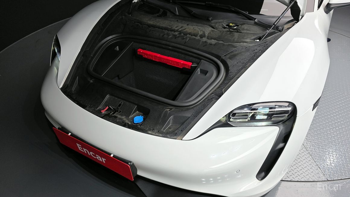 Porsche Taikan - фото 5