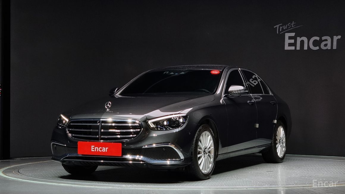 Mercedes-Benz E-Class - фото 0