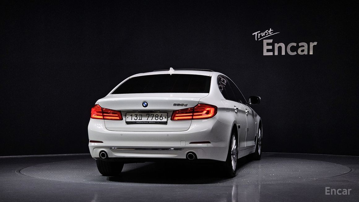 BMW 5 Series - фото 3