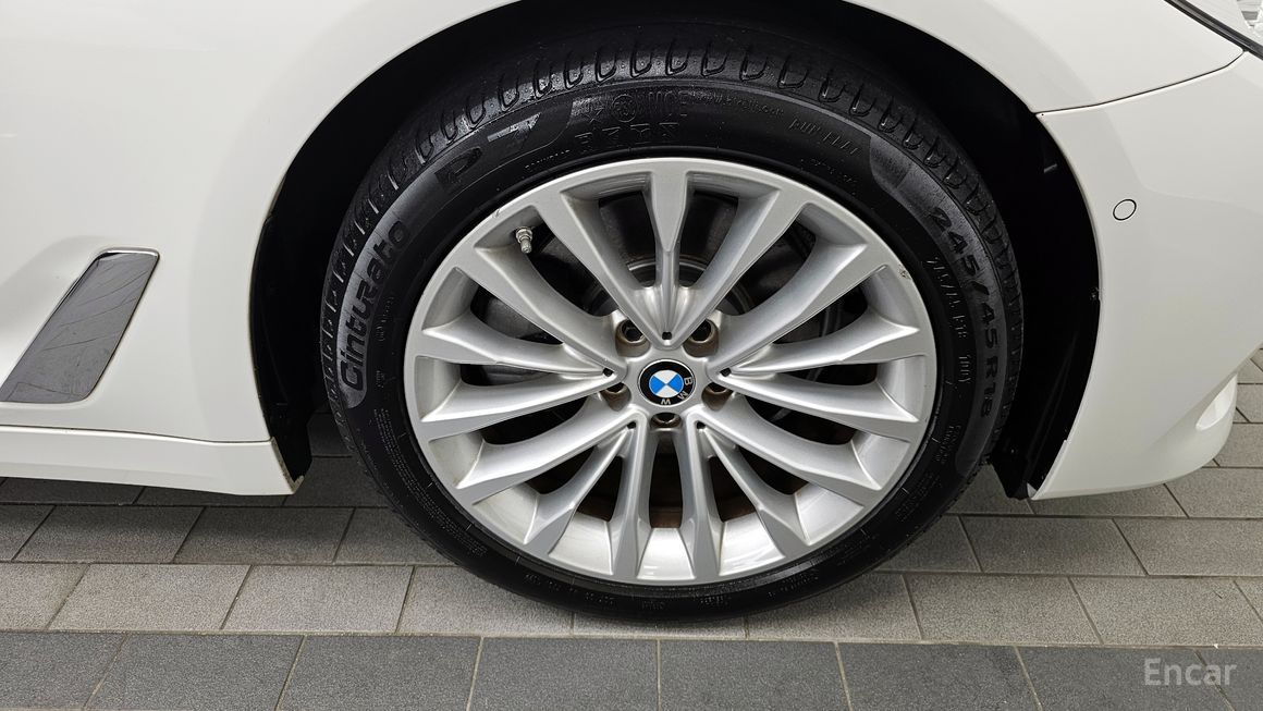 BMW 5 Series - фото 4