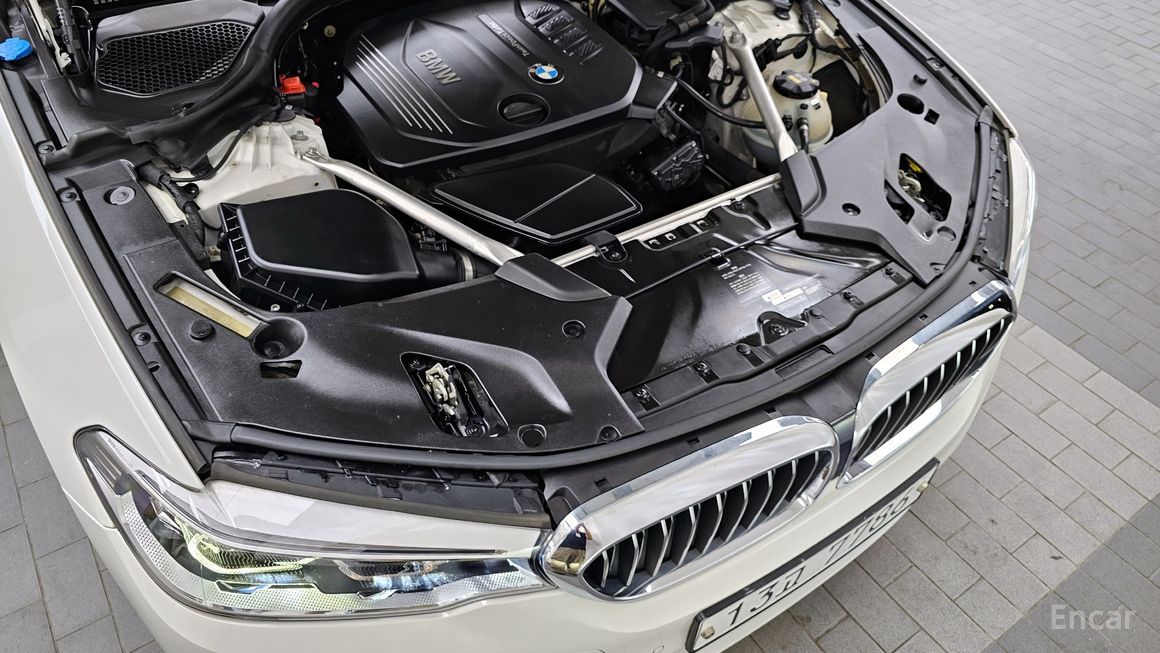 BMW 5 Series - фото 5