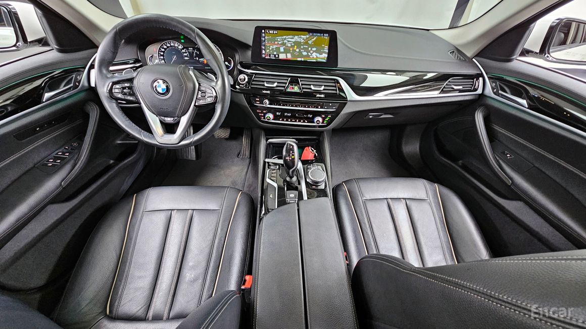 BMW 5 Series - фото 6