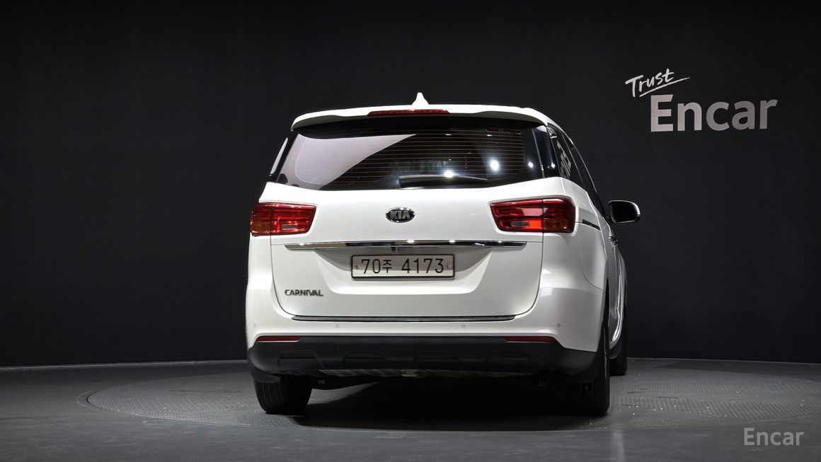 Kia Carnival - фото 3