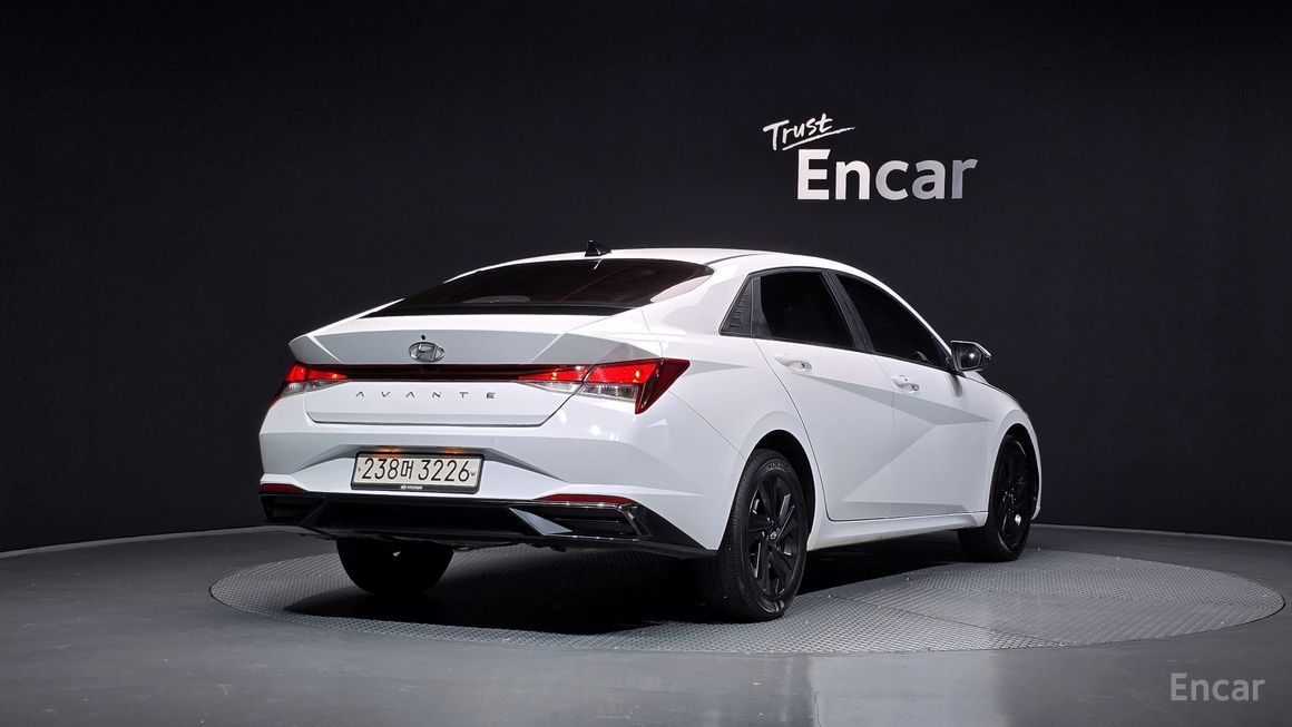 Hyundai Avante - фото 1