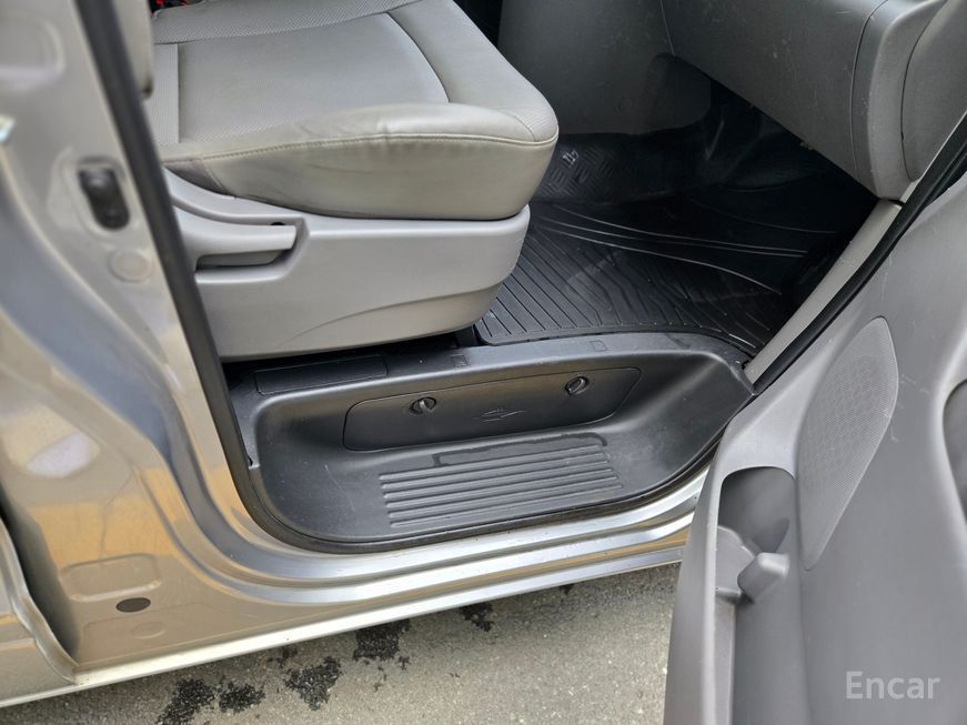 Hyundai Starex - фото 6