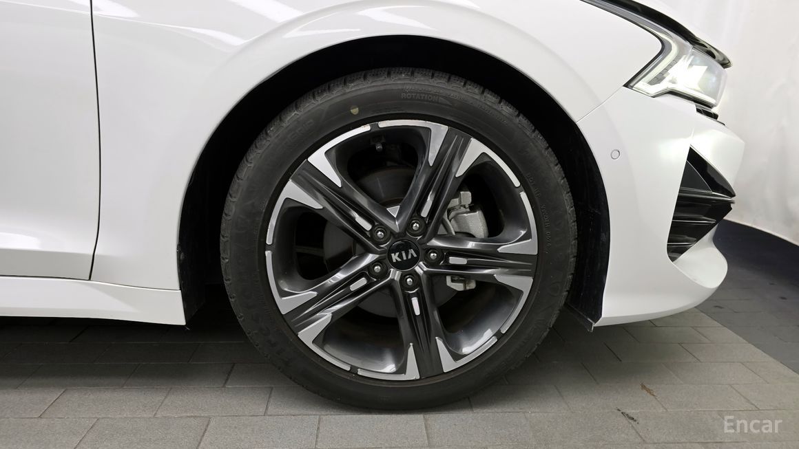 Kia K5 - фото 4