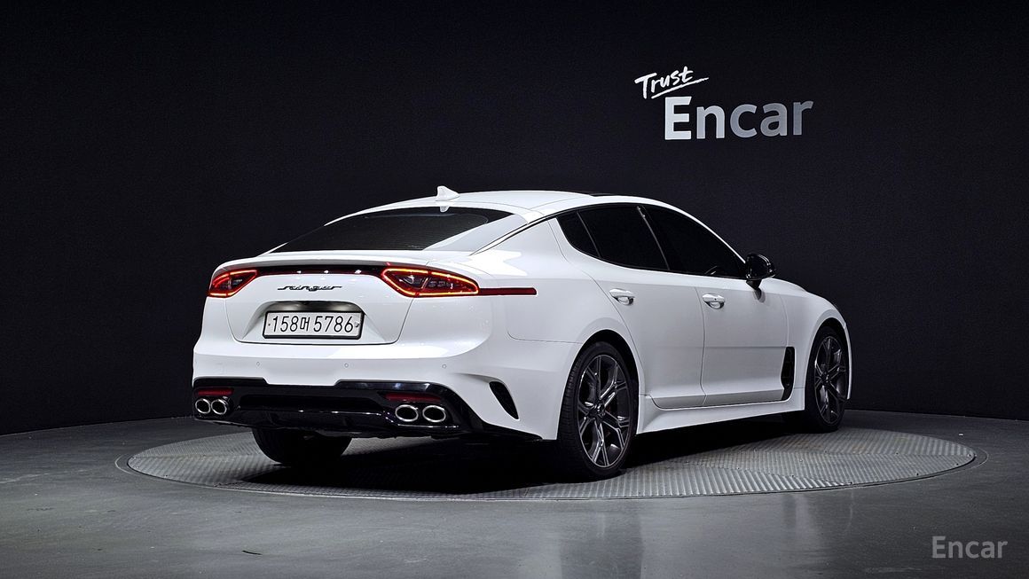 Kia Stinger - фото 1