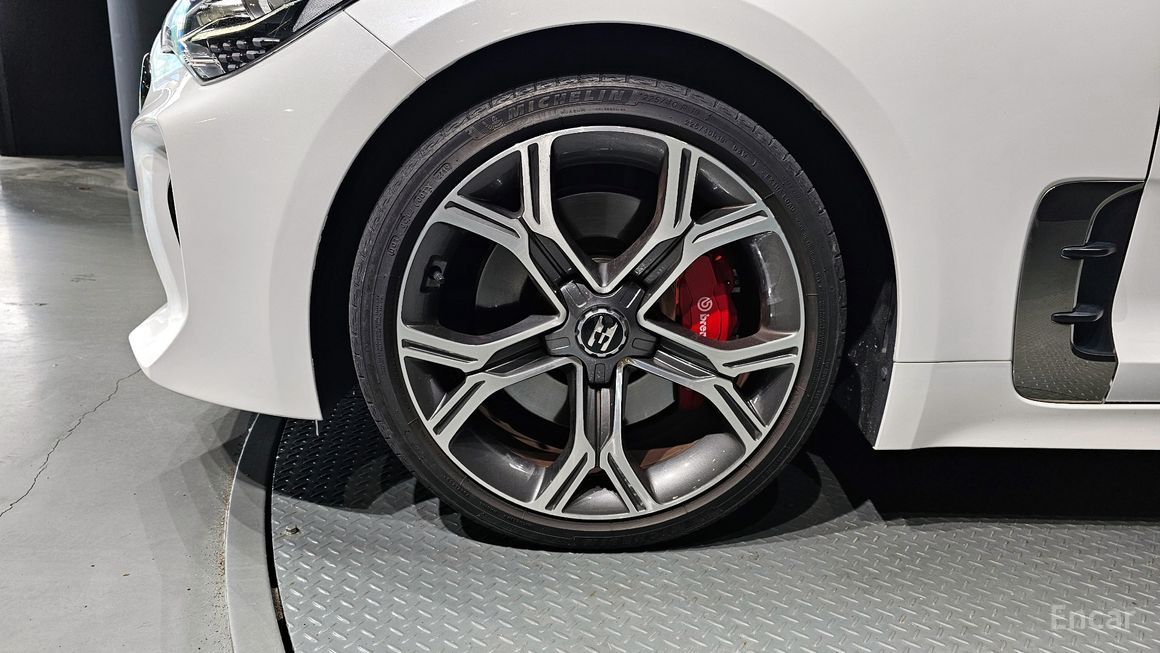 Kia Stinger - фото 4