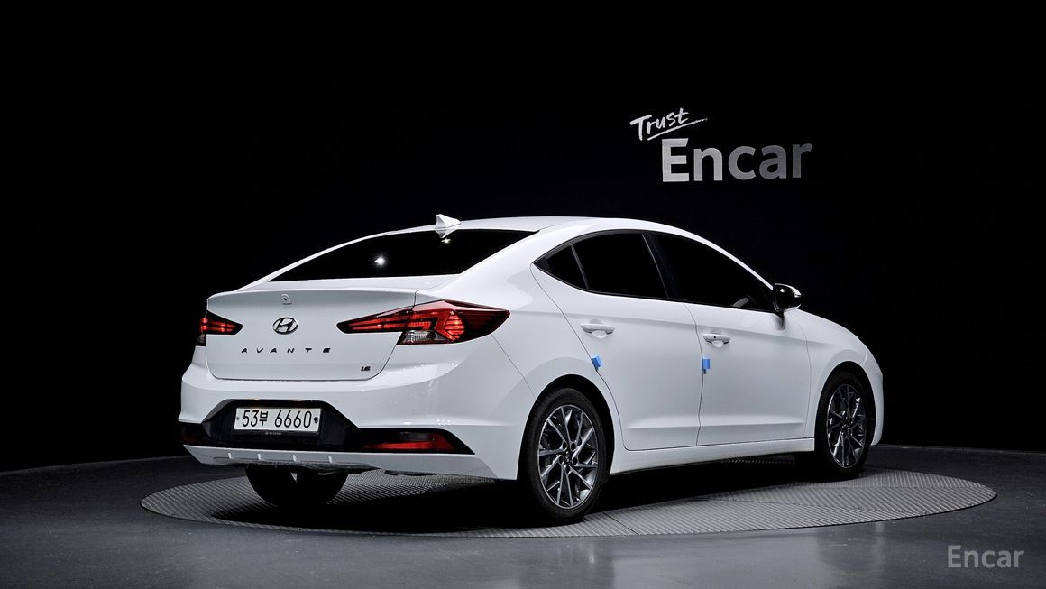 Hyundai Avante - фото 1