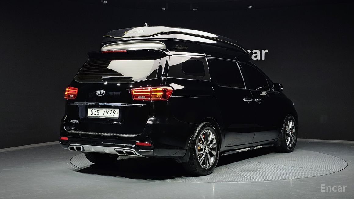 Kia Carnival - фото 1