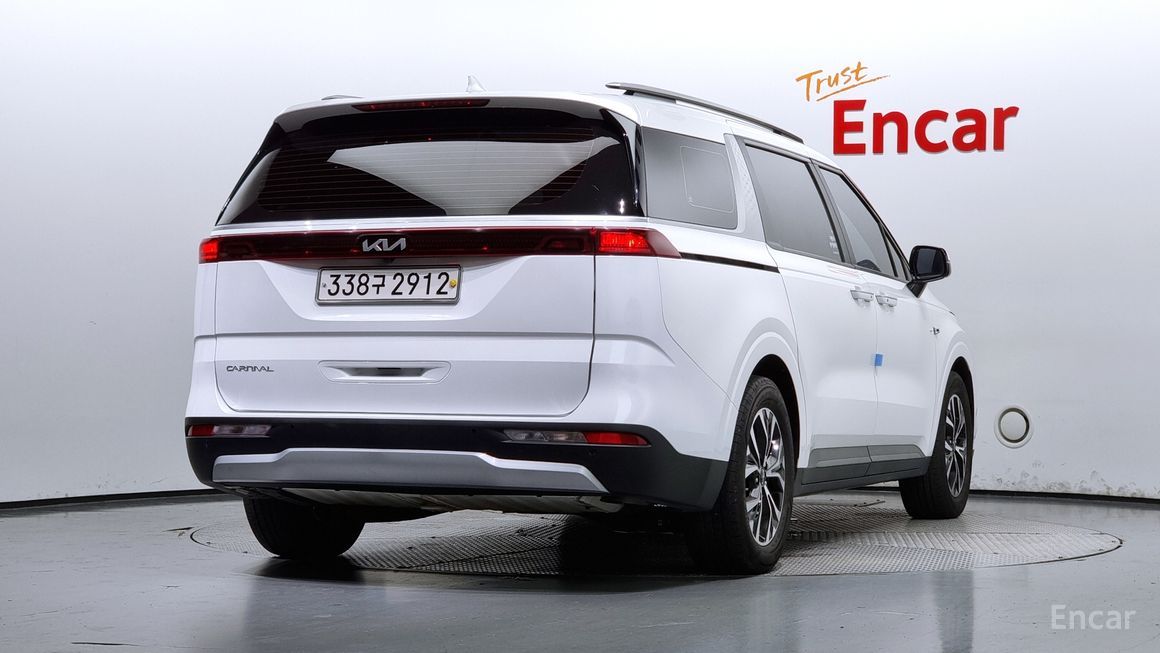 Kia Carnival - фото 1