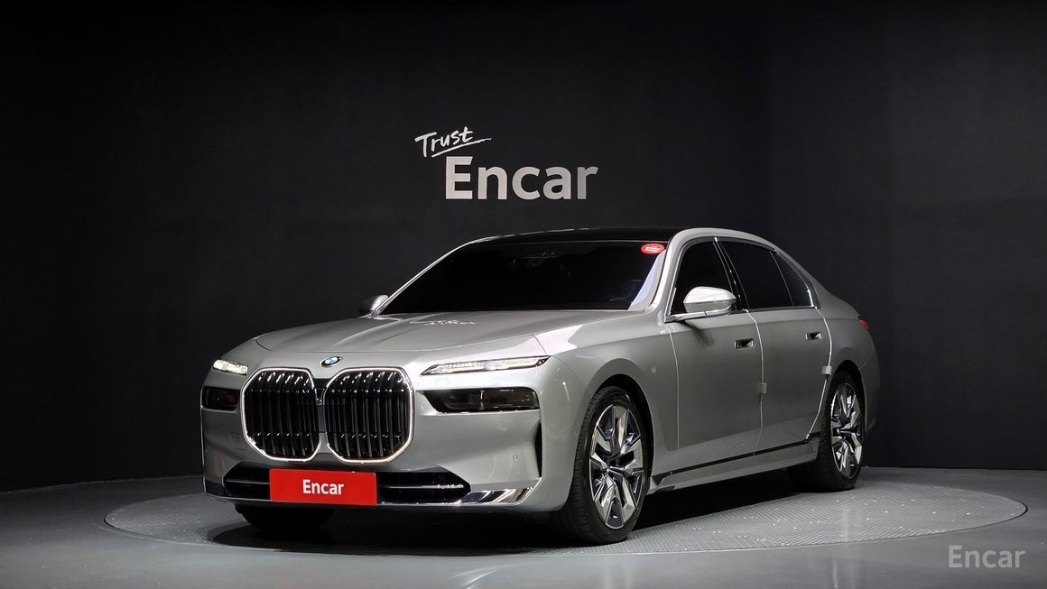 BMW 7 Series - фото 0