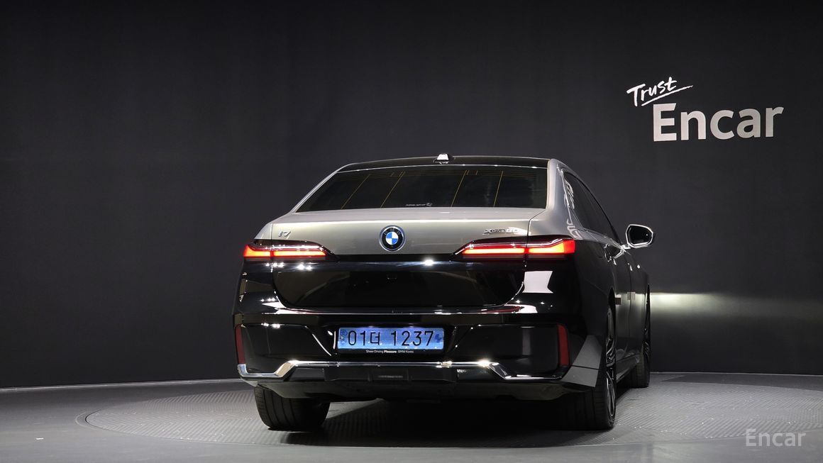 BMW i7 - фото 3