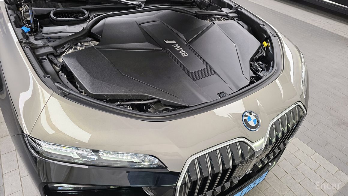 BMW i7 - фото 5