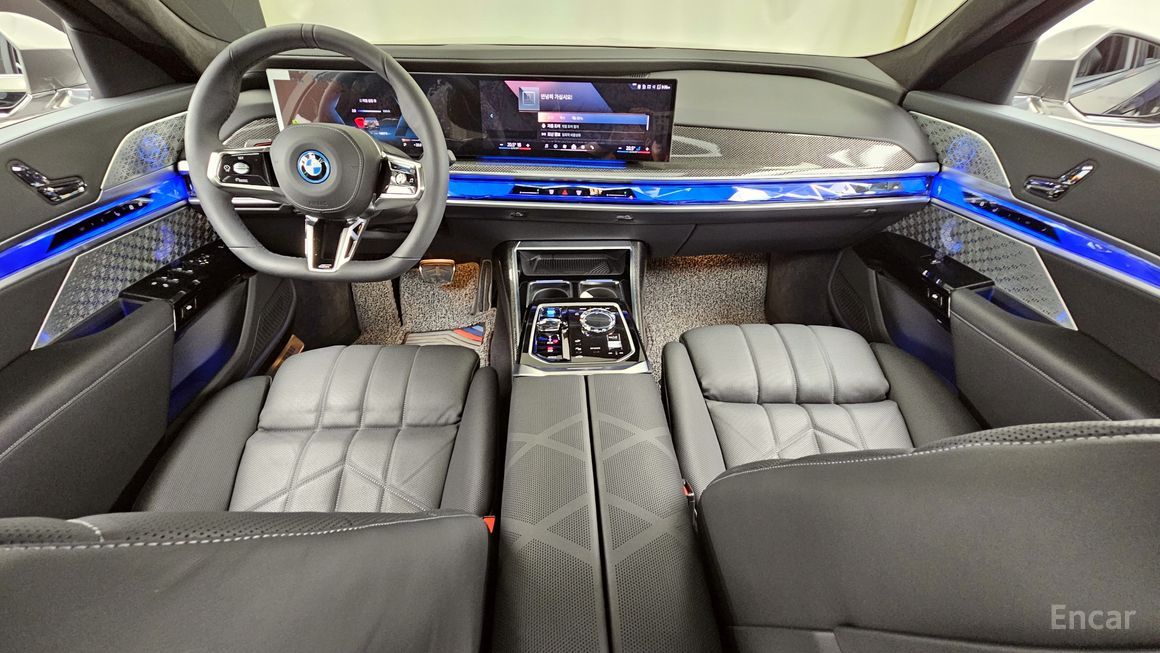 BMW i7 - фото 6