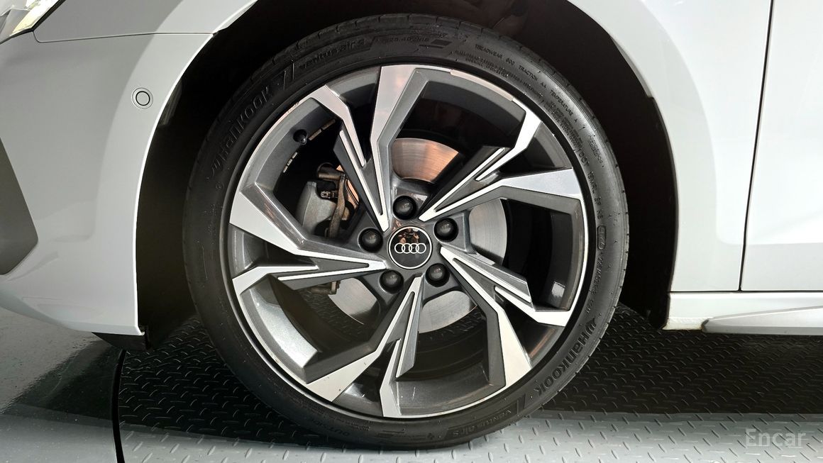 Audi A3 - фото 4