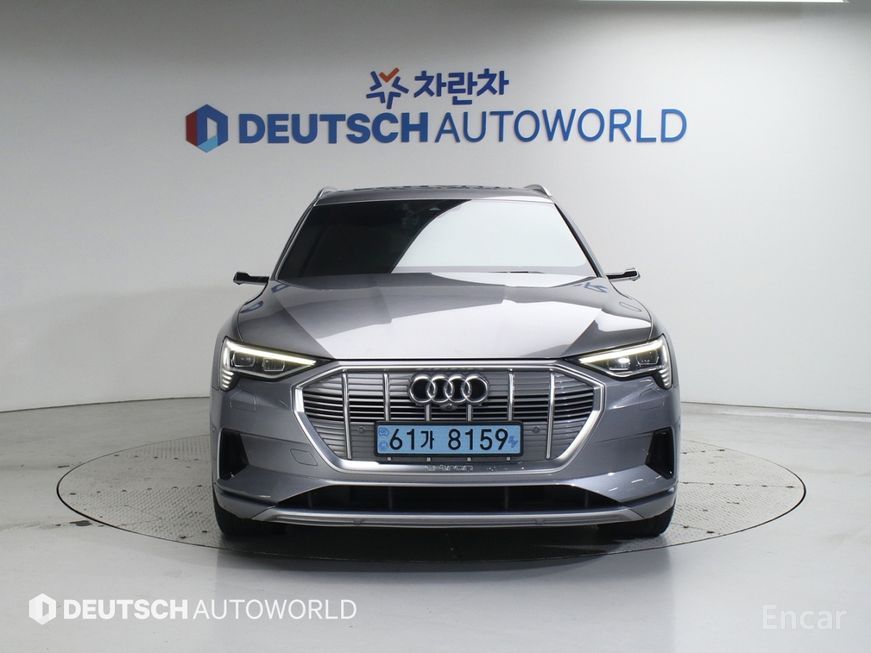 Audi e-Tron - фото 1