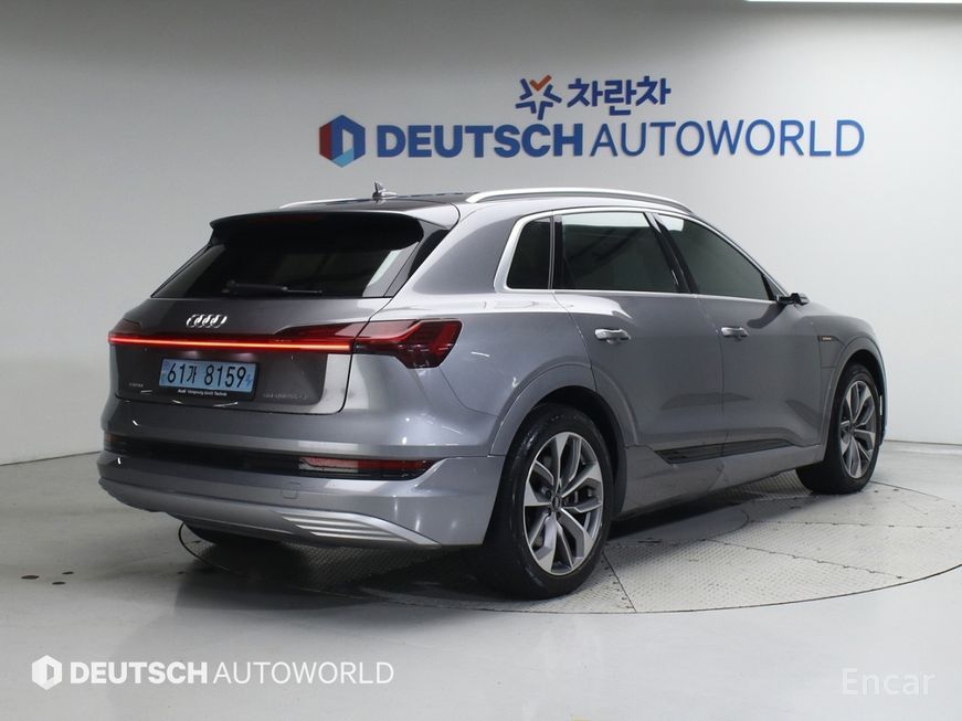 Audi e-Tron - фото 2