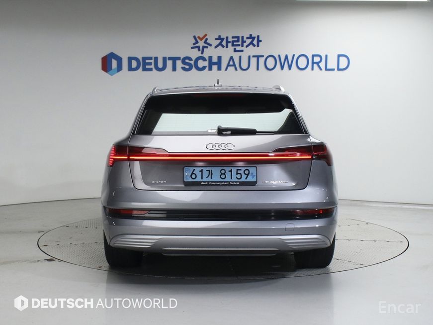 Audi e-Tron - фото 3