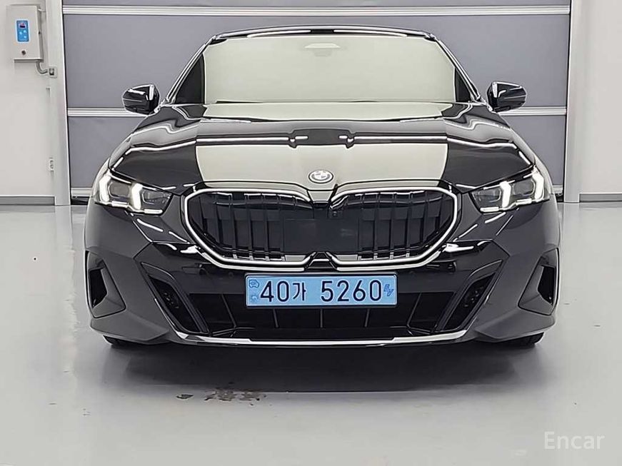 BMW i5 - фото 0