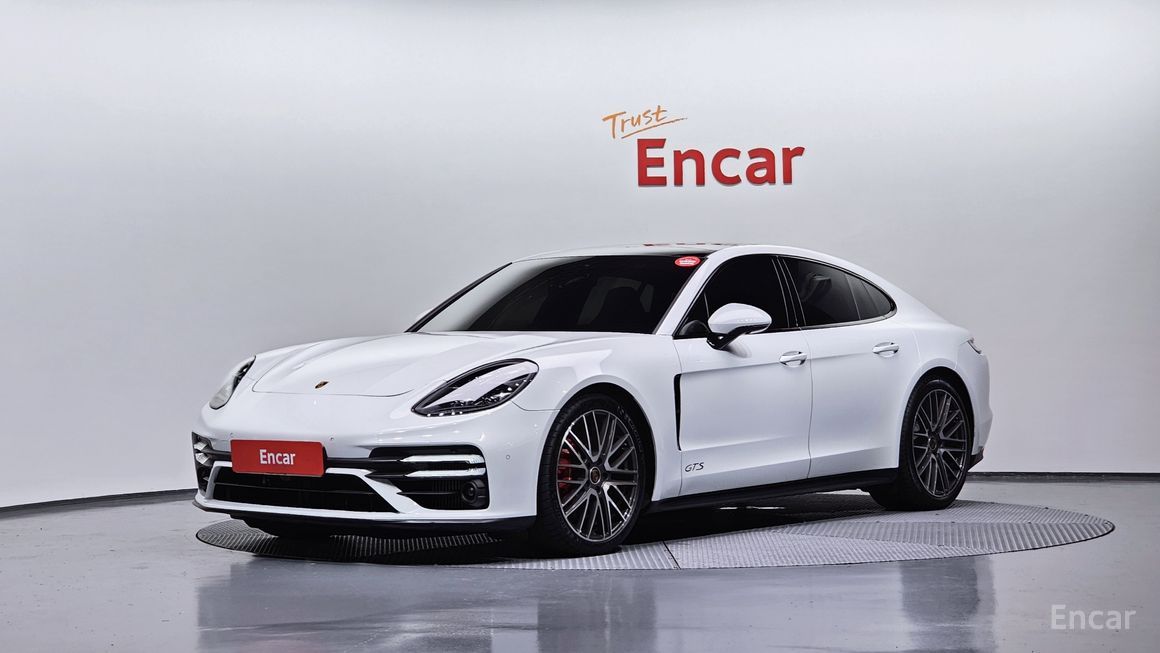 Porsche Panamera - фото 0