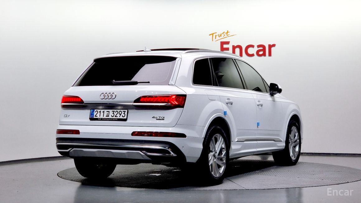 Audi Q7 - фото 1