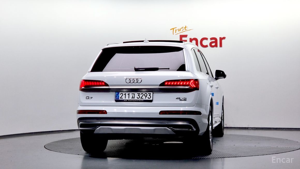 Audi Q7 - фото 3
