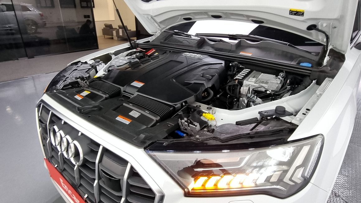 Audi Q7 - фото 5