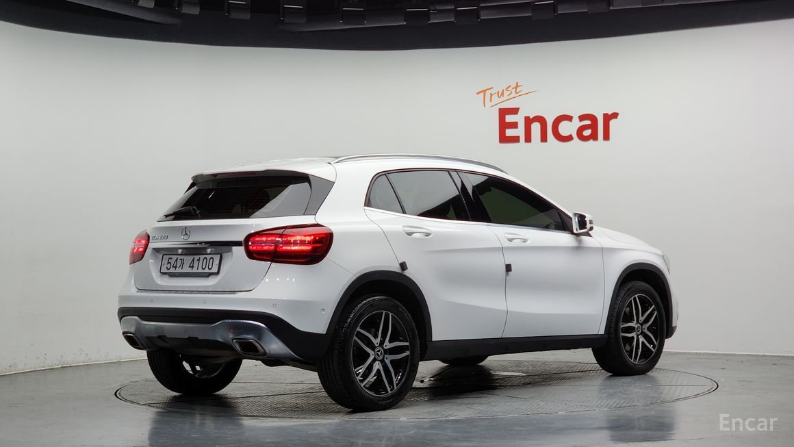 Mercedes-Benz GLA-Class - фото 1